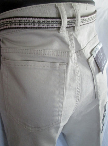 NEW NWT WOMENS GLORIA VANDERBILT AMANDA Capri Pants 10 KHAKI Belt TAN