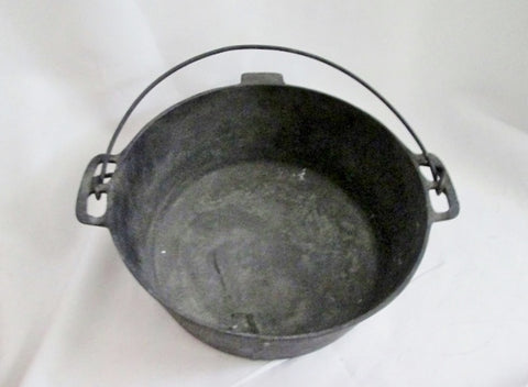 Rustic Primitive #8  DUTCH OVEN Cast Iron  Pot Pan Cooking Camping USA Sits Flat