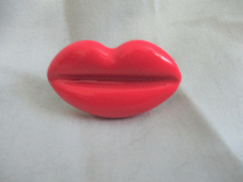 RED LIPSTICK LIPS MOUTH KISS KNUCKLE Ring Novelty Sz 6/ 6.5