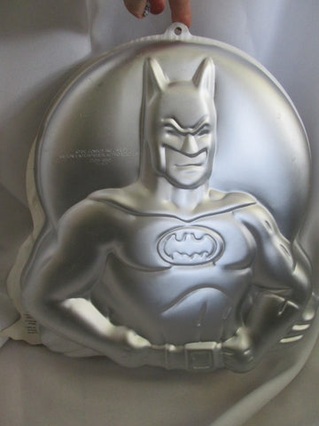NEW 13" x 13" WILTON BATMAN SUPER HERO Cake PAN Mold Baking Birthday Special Event