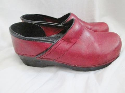 Womens DANSKO Leather Clogs Shoes Slip-On 40 / 8.5 BRICK RED Boho Hipster